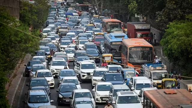 Uttarakhand: वाहनों की अधिकतम रफ्तार हुई तय, नियमों का नहीं किया पालन तो होगी कार्रवाई