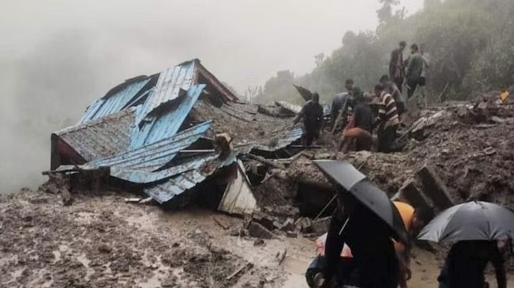 भारी बारिश बादल फटने से तबाही, 34 की मौत, दिल्ली से शिमला तक सड़कें बनीं समंदर